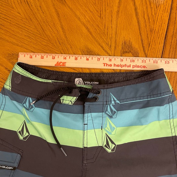 Volcom Mod Tech Swim Shorts Men Sz 27 Gently used - Picture 4 of 8
